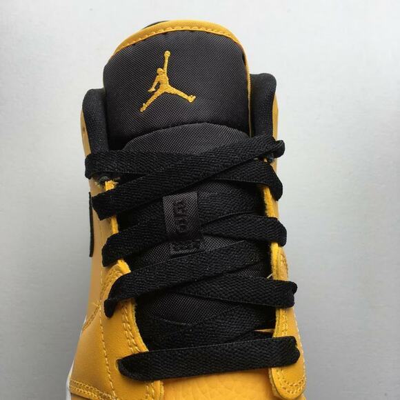 Nike Air Jordan 1 Low GS University Gold Black 553560 700 - SIZE 4.5Y = 4.5 MENS